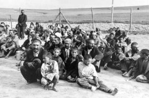 A group of Roma in an open area in the Belzec extermination camp (1940)