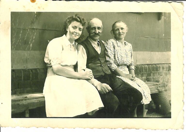 Luise- Richard- Frieda Senger Zuhause circa 1940